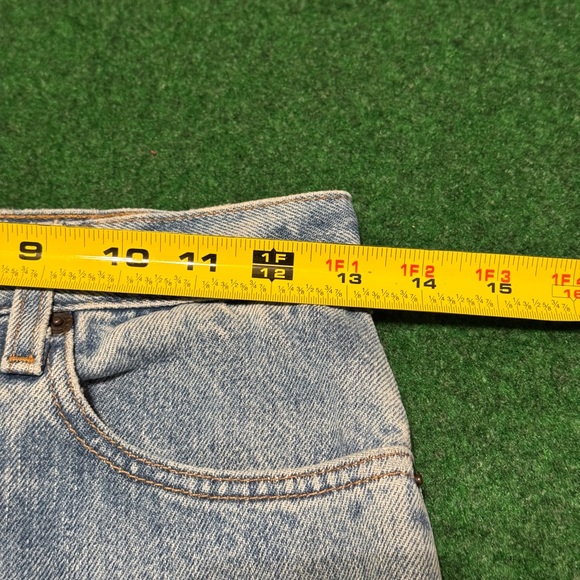 Vintage Levi’s 550 Light Wash Relaxed Fit Taper Womens 5 Jr 26x32 Jeans - Picture 6 of 12